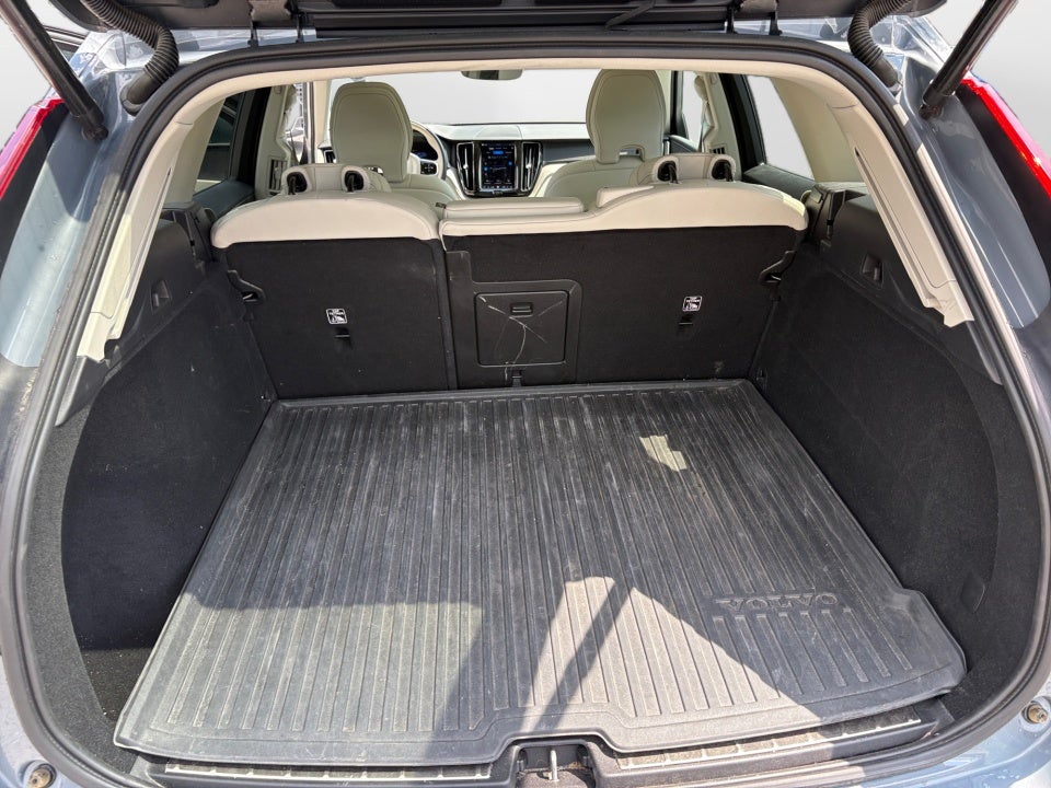 2023 Volvo XC60 Plus Bright Theme