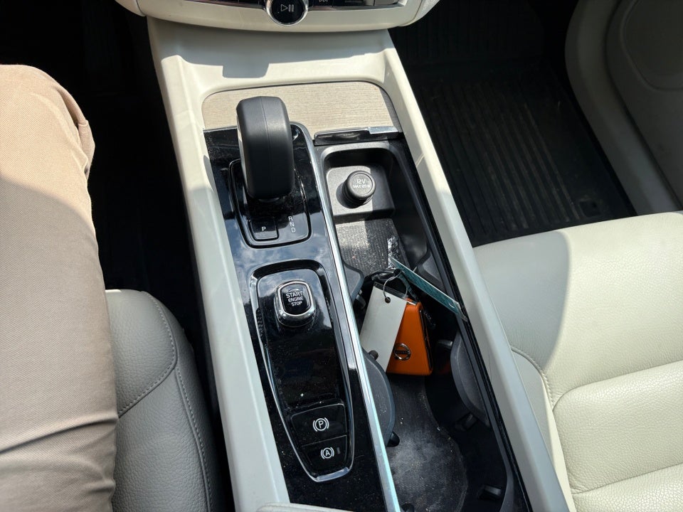 2023 Volvo XC60 Plus Bright Theme