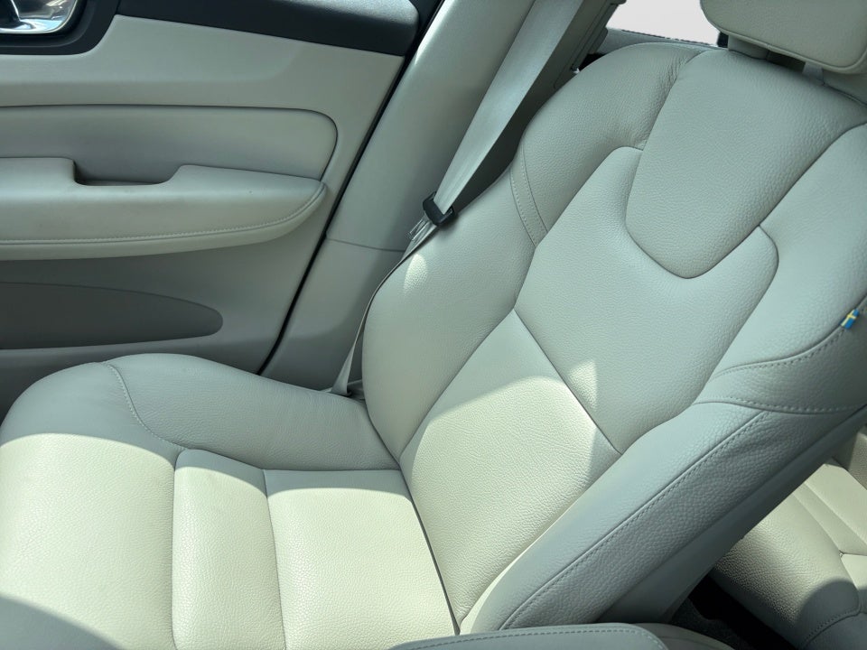 2023 Volvo XC60 Plus Bright Theme