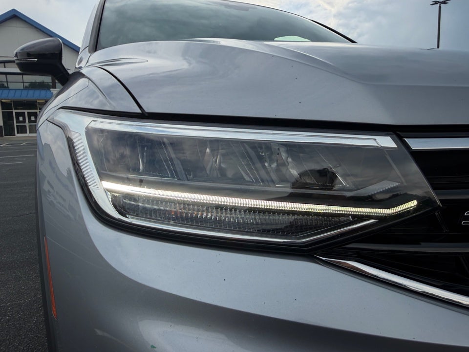 2022 Volkswagen Tiguan SE R-Line Black