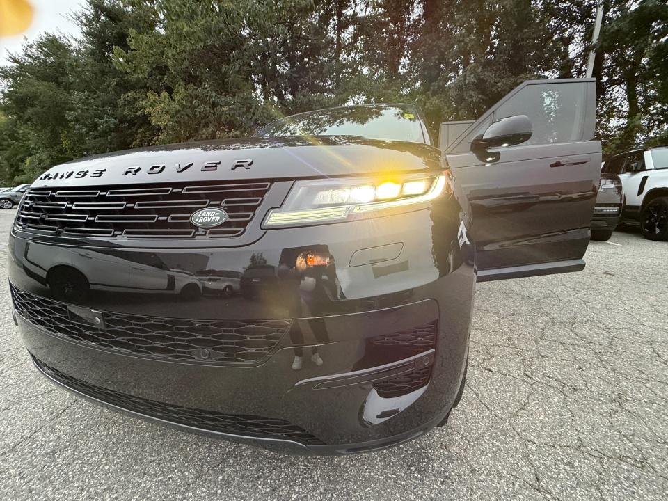 2025 Land Rover Range Rover Sport SE