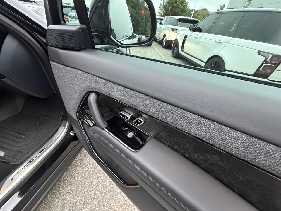 2025 Land Rover Range Rover Sport SE
