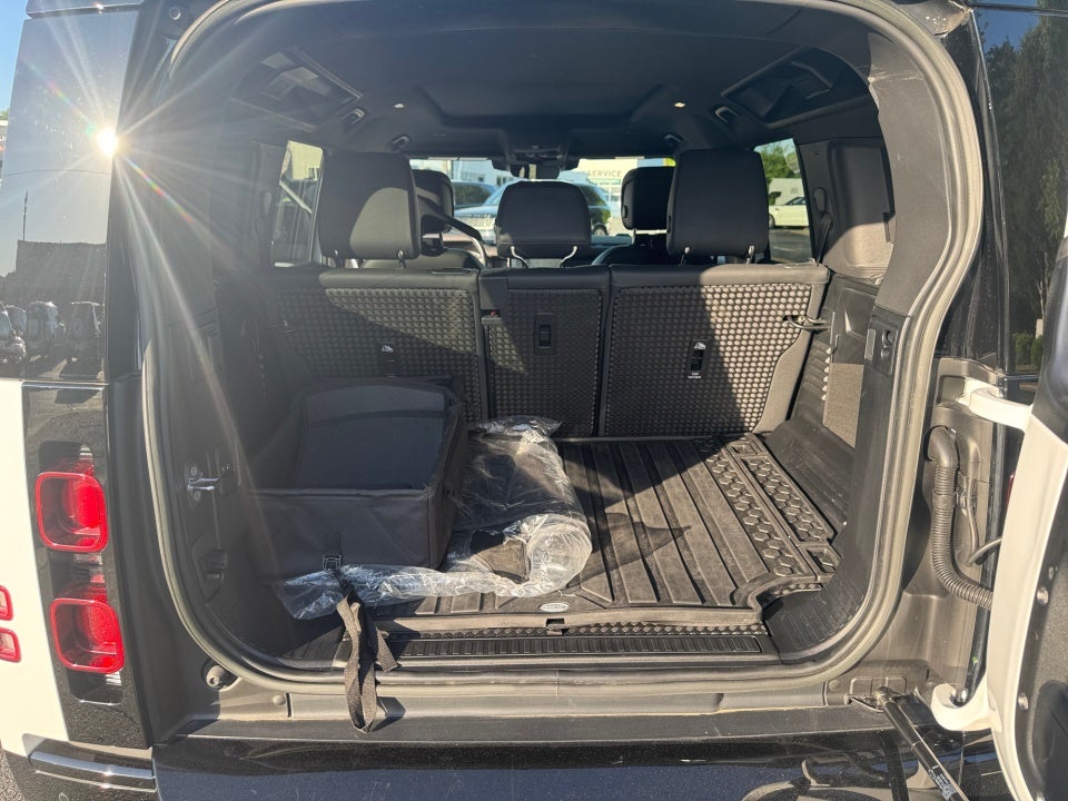 2023 Land Rover Defender 110 X-Dynamic SE