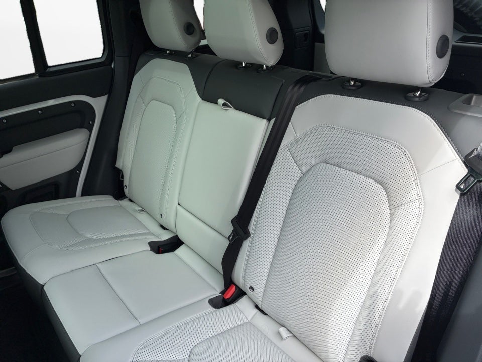2025 Land Rover Defender 110 P400 S