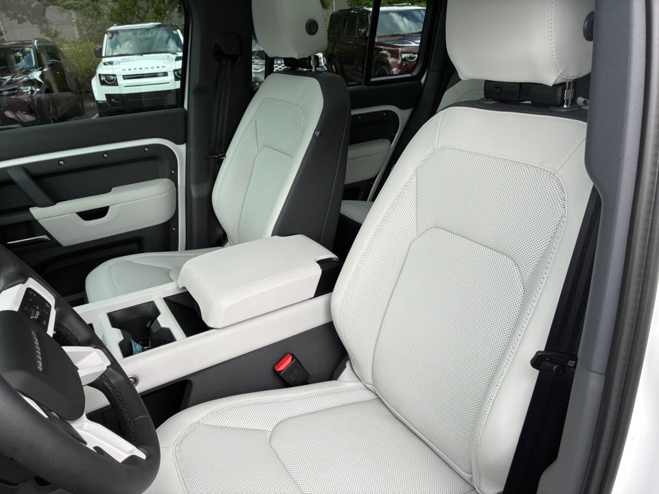 2025 Land Rover Defender 110 P400 S