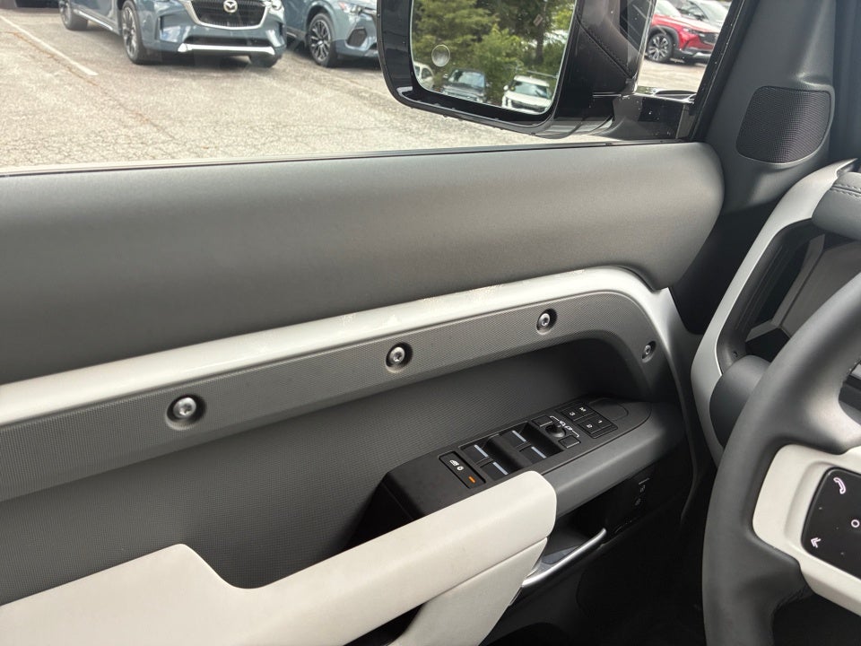 2025 Land Rover Defender 110 P400 S