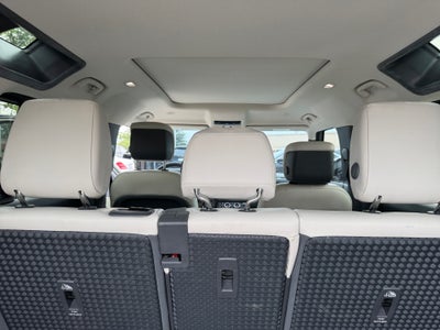 2023 Land Rover Defender SE