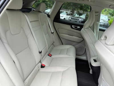 2022 Volvo XC60 Momentum