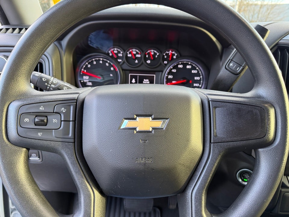 2022 Chevrolet Silverado 1500 4WD Crew Cab Short Bed Custom