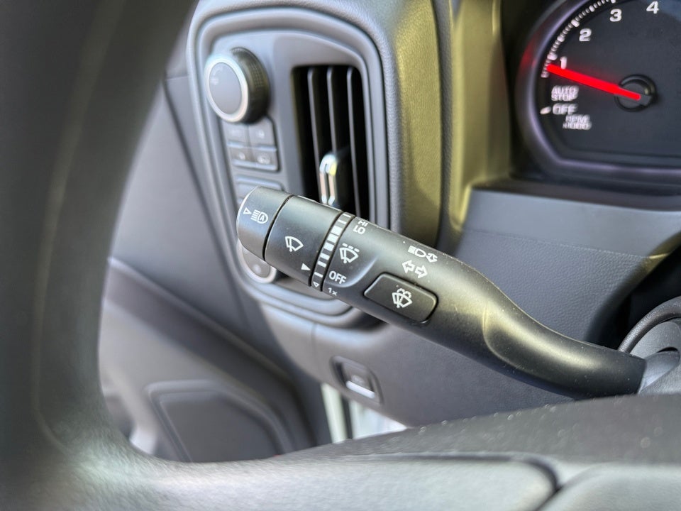 2022 Chevrolet Silverado 1500 4WD Crew Cab Short Bed Custom