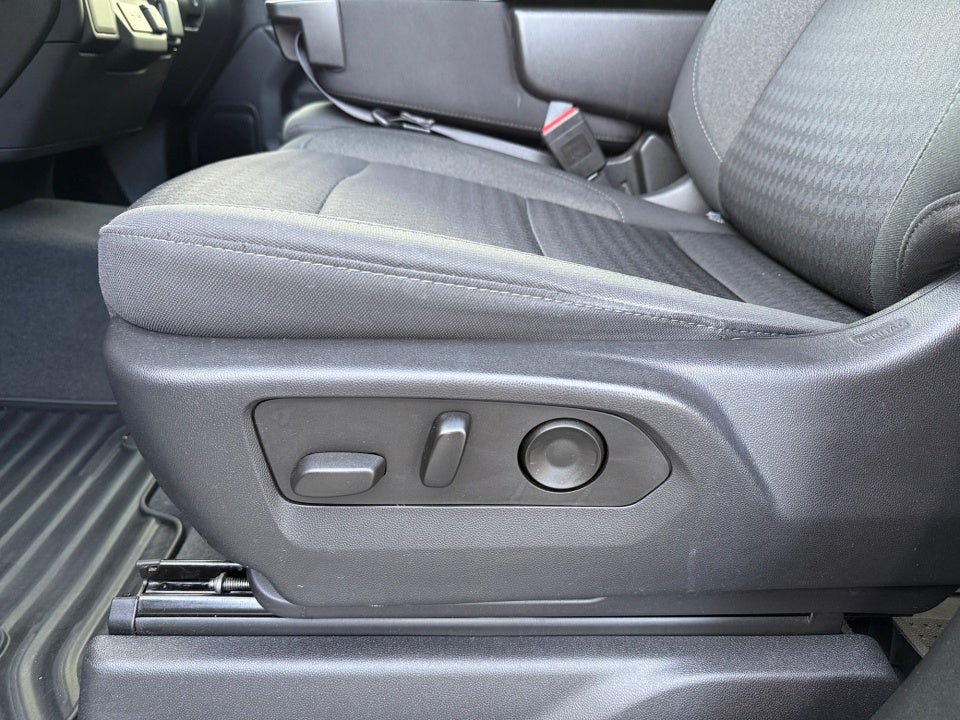 2022 Chevrolet Silverado 1500 4WD Crew Cab Short Bed Custom