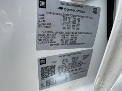 2022 Chevrolet Silverado 1500 4WD Crew Cab Short Bed Custom