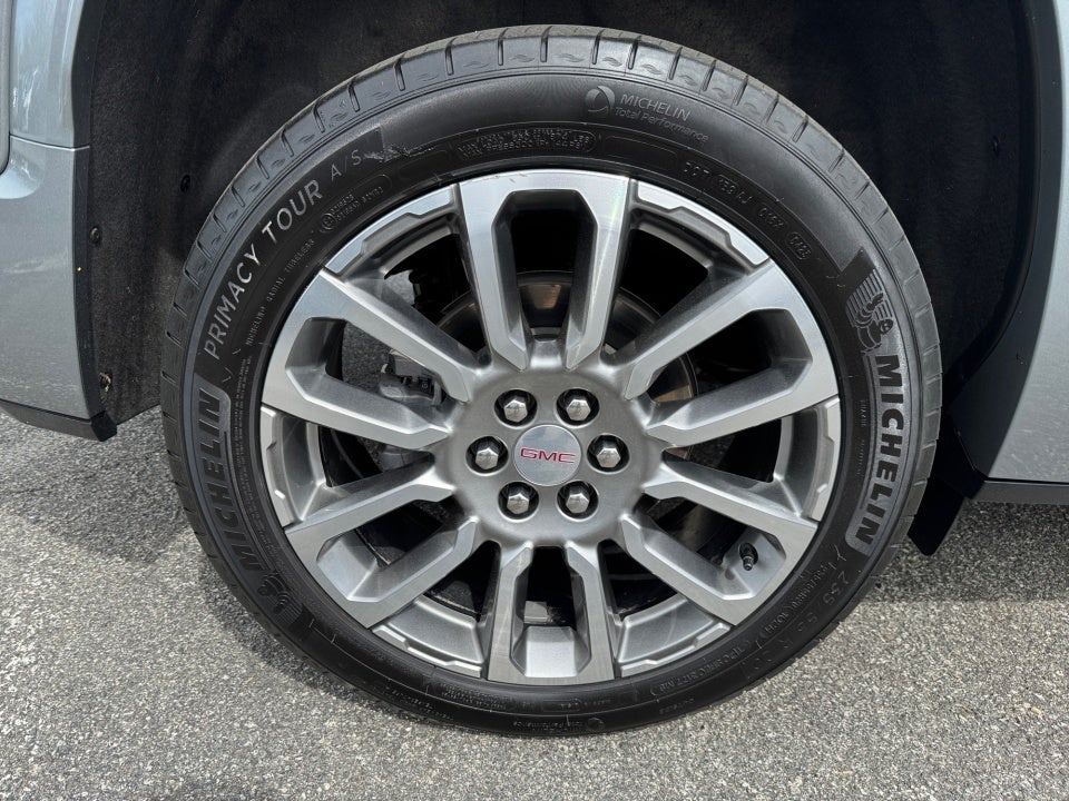 2023 GMC Acadia AWD Denali