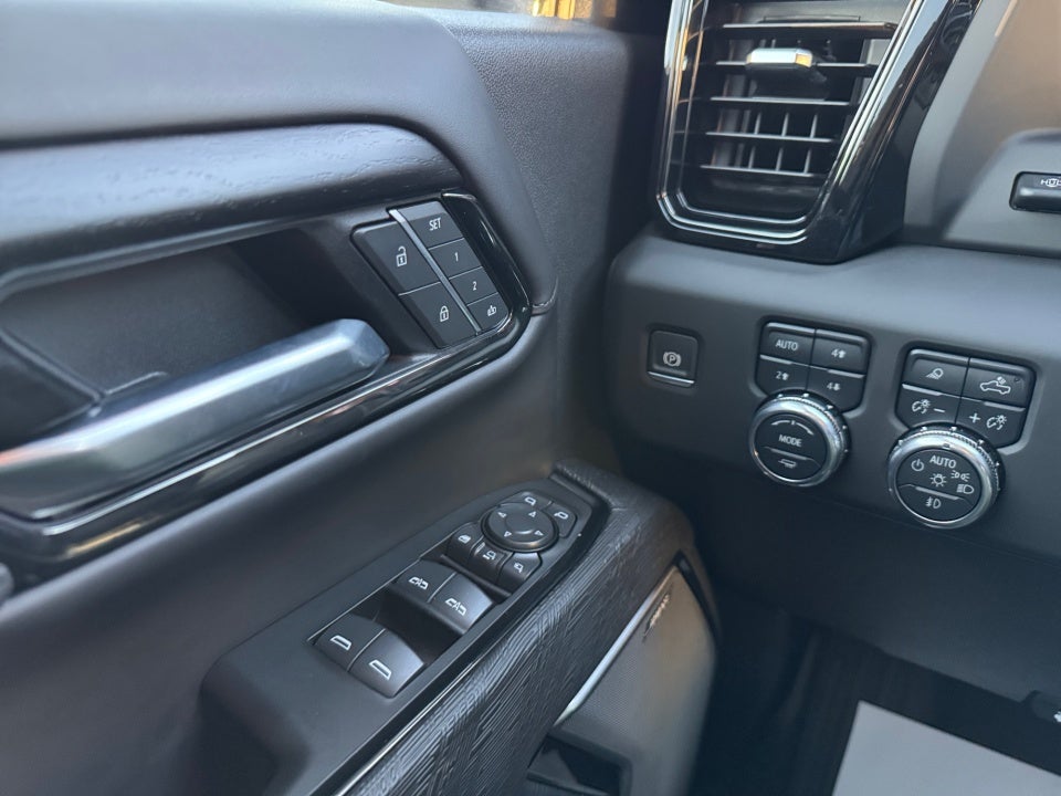 2025 GMC Sierra 2500HD 4WD Crew Cab Standard Bed AT4X