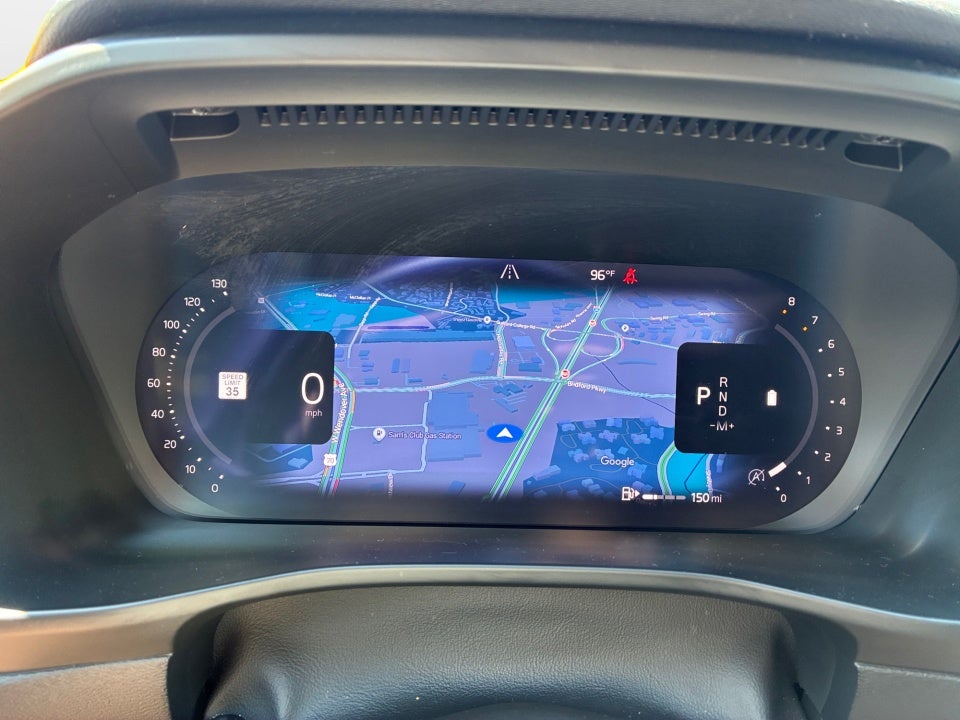 2025 Volvo XC40 B5 Ultra Bright Theme