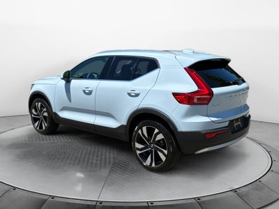 2025 Volvo XC40 B5 Ultra Bright Theme