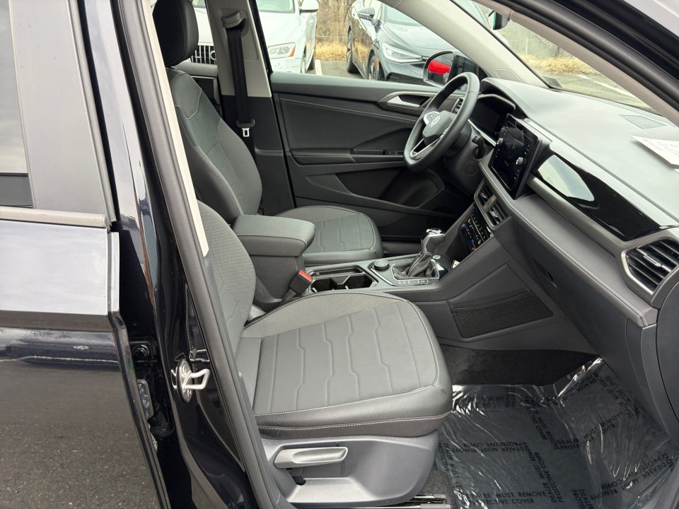 2026 Volkswagen Taos SE Black