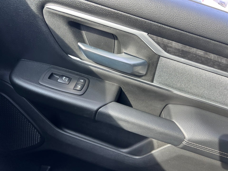 2022 RAM 1500 Big Horn Crew Cab 4x4 5'7" Box