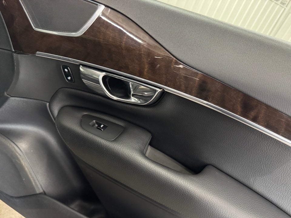 2017 Volvo XC90 T5 Momentum