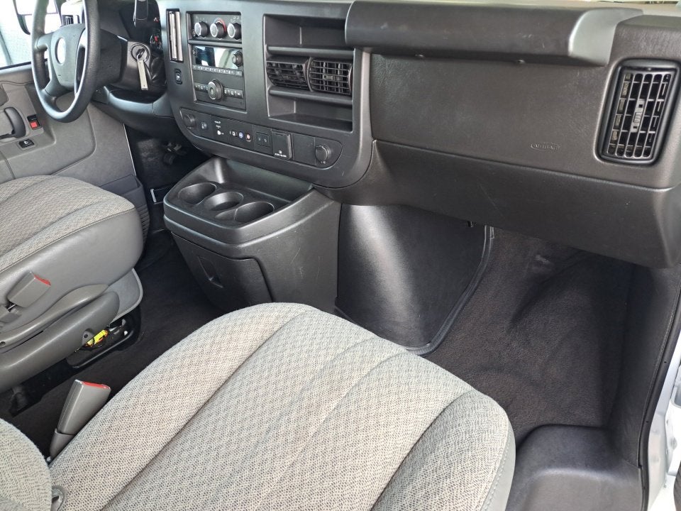 2024 Chevrolet Express Passenger 3500 1LT