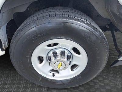 2024 Chevrolet Express Passenger 3500 1LT