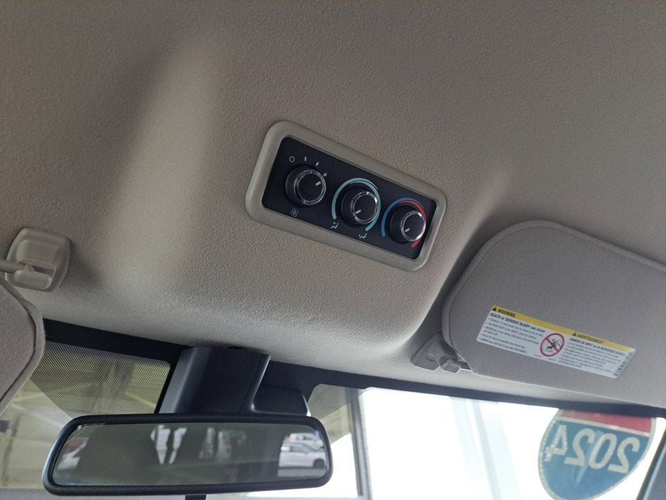 2024 Chevrolet Express Passenger 3500 1LT