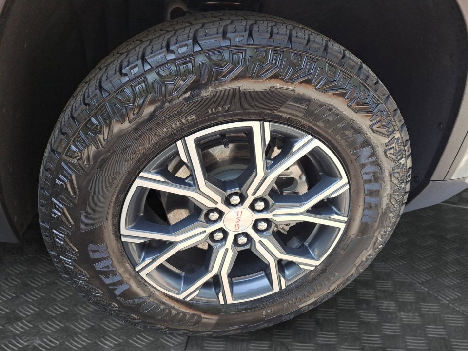 2025 GMC Acadia AT4