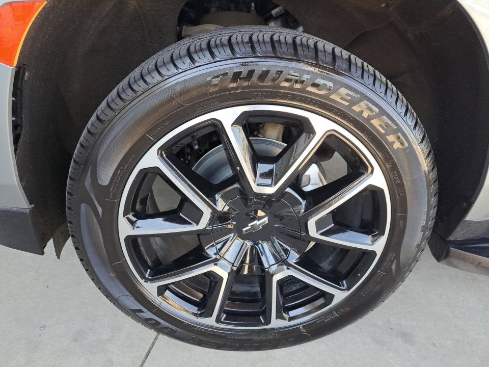 2023 Chevrolet Suburban RST