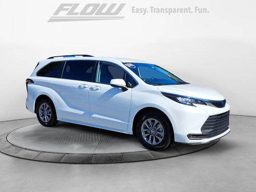 2022 Toyota Sienna LE