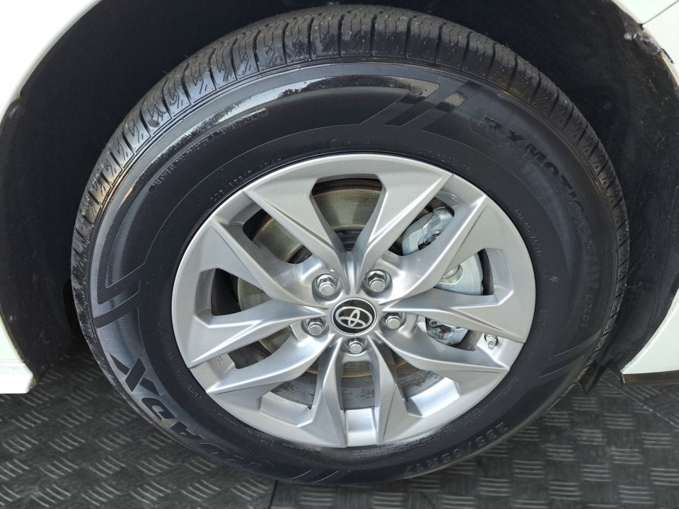2022 Toyota Sienna LE