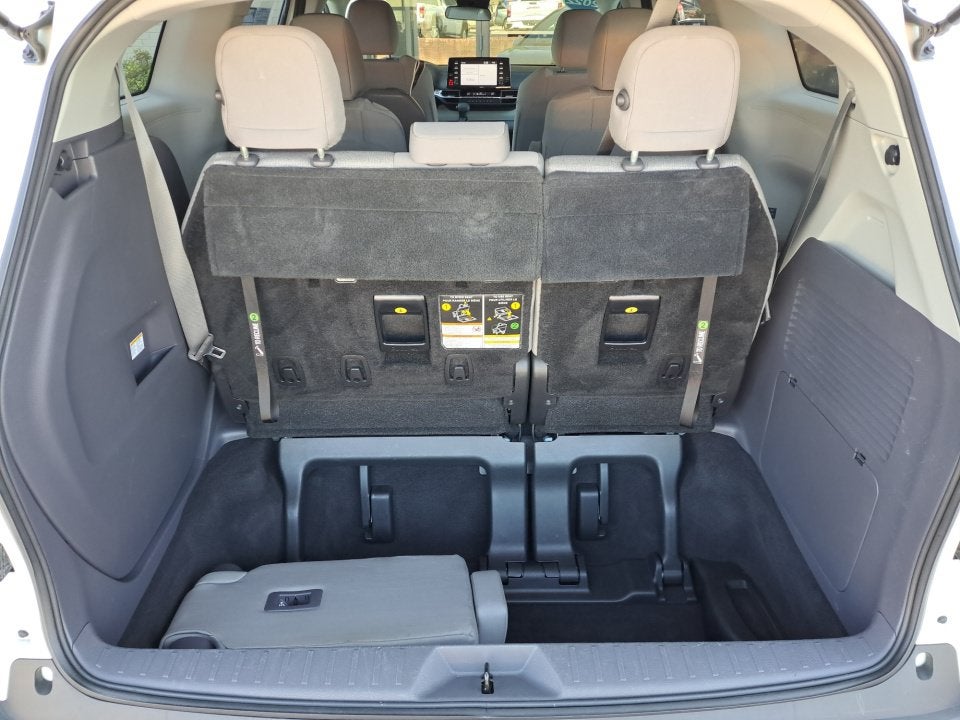 2022 Toyota Sienna LE