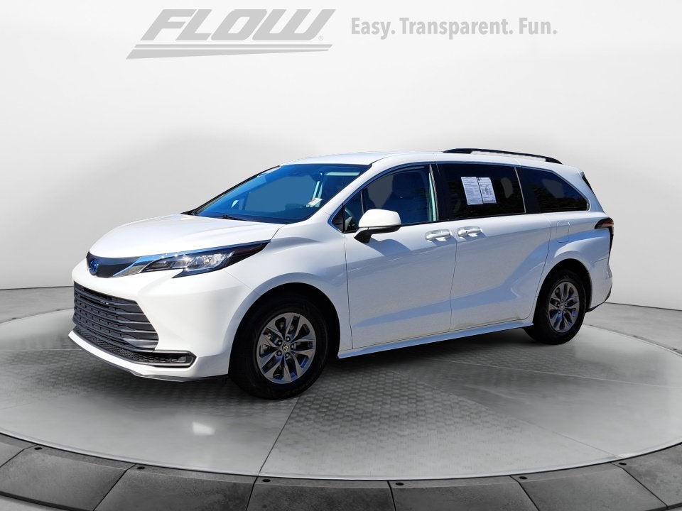 2022 Toyota Sienna LE
