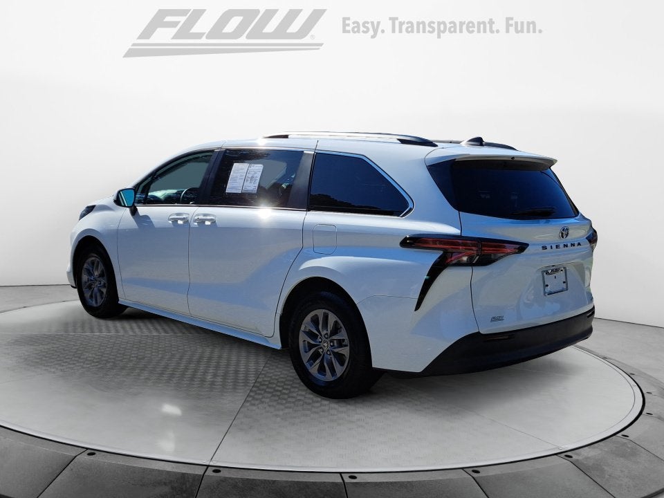 2022 Toyota Sienna LE