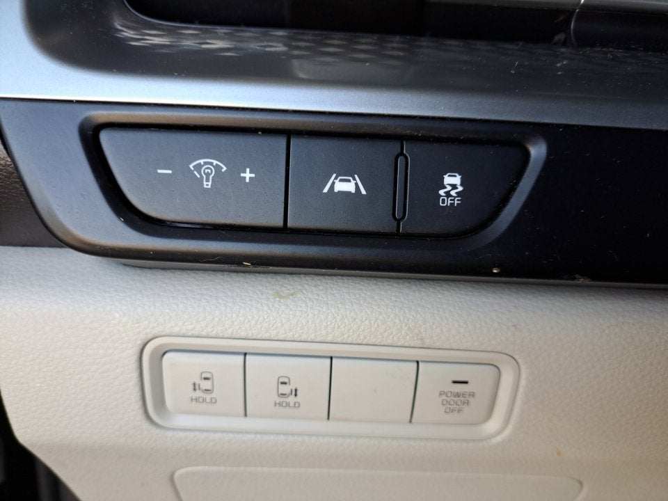 2023 Kia Carnival LX