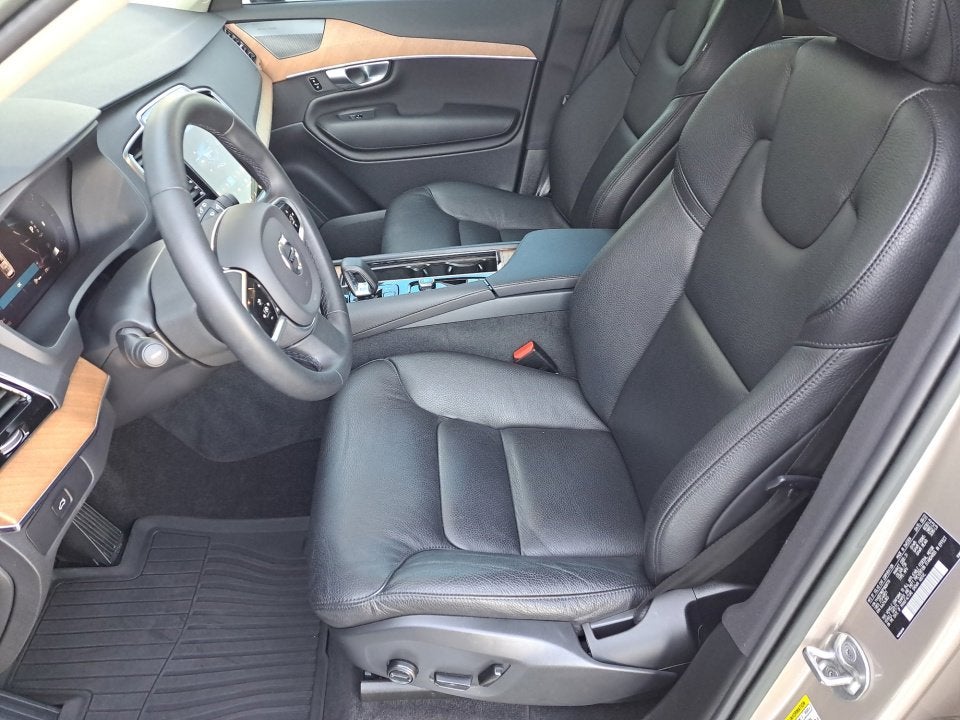 2023 Volvo XC90 Plus