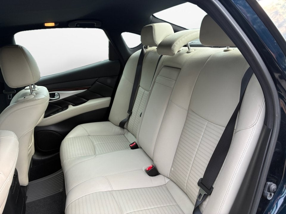 2015 INFINITI Q70 3.7X