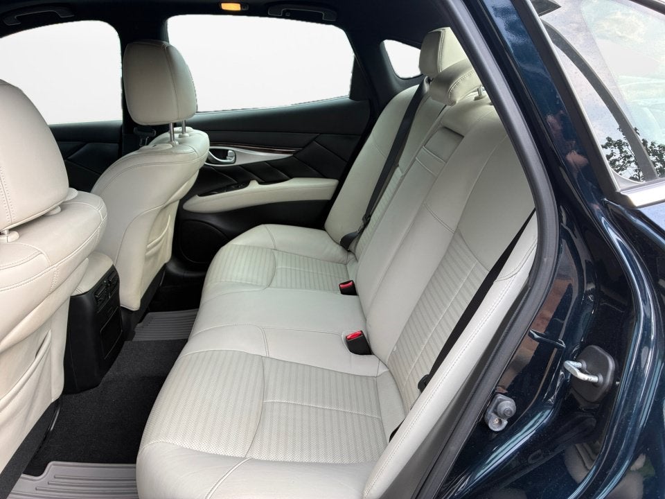 2015 INFINITI Q70 3.7X