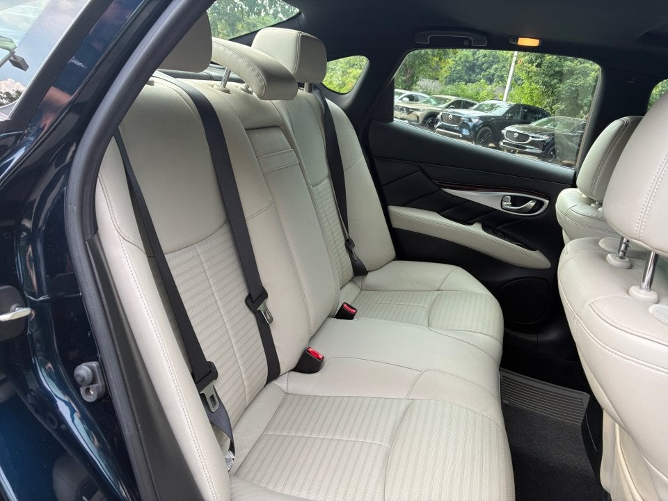 2015 INFINITI Q70 3.7X
