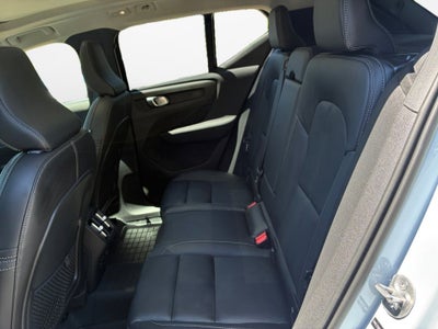 2025 Volvo XC40 Ultra Bright Theme