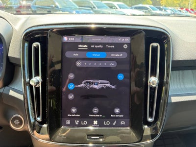 2025 Volvo XC40 Ultra Bright Theme