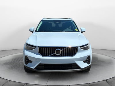 2025 Volvo XC40 Ultra Bright Theme